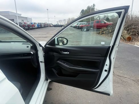 Used 2022 Nissan Altima 2.5 AWD/4WD image 41