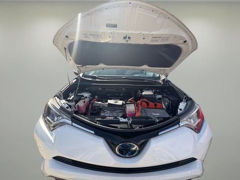 Used 2018 Toyota RAV4 LE Plus image 42