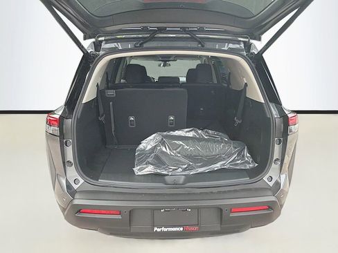 New 2025 Nissan Pathfinder SV w/ Black Appearance Package image 29