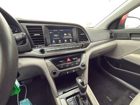 Used 2017 Hyundai Elantra SE image 15
