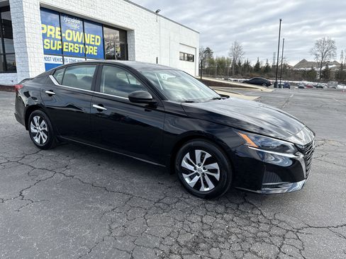 Used 2024 Nissan Altima 2.5 S image 2