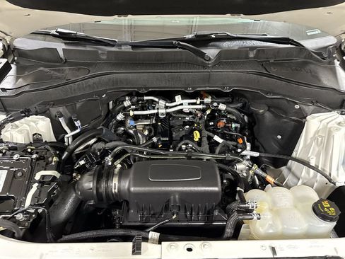 Used 2023 Ford Explorer XLT AWD/4WD image 25