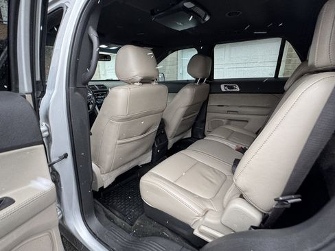 Used 2015 Ford Explorer XLT w/ Equipment Group 202B image 28