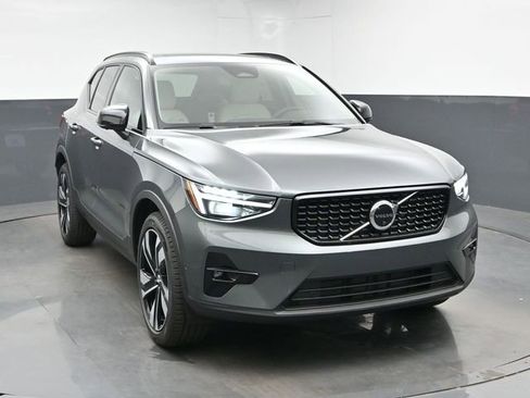 New 2026 Volvo XC40 B5 Plus w/ Climate Package AWD/4WD image 2