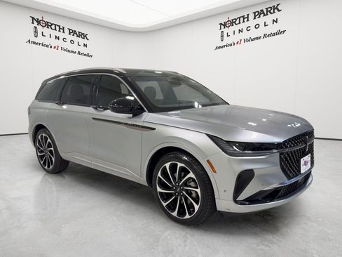 Used 2024 Lincoln Nautilus Black Label AWD/4WD image 7
