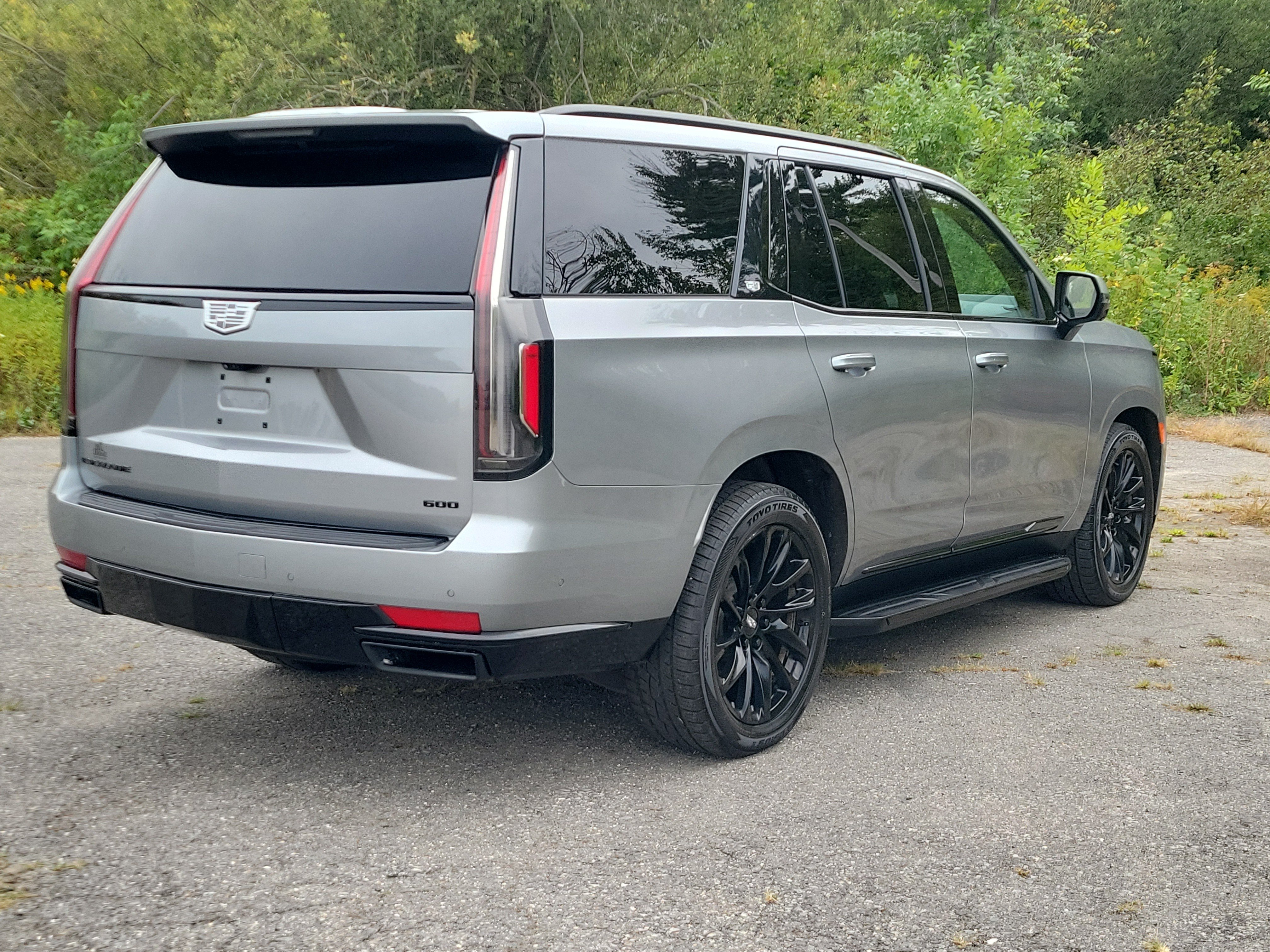 Used 2023 Cadillac Escalade Sport w/ LPO, ONYX Package AWD/4WD image 5