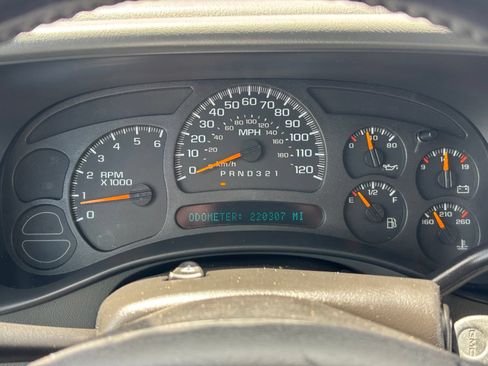 Used 2005 GMC Yukon SLT w/ SLT Preferred Equipment Group RWD image 25