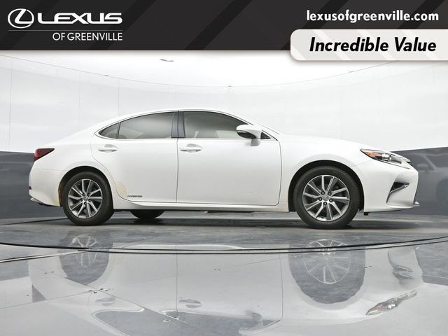 Used 2017 Lexus ES 300h w/ Luxury Package FWD image 38