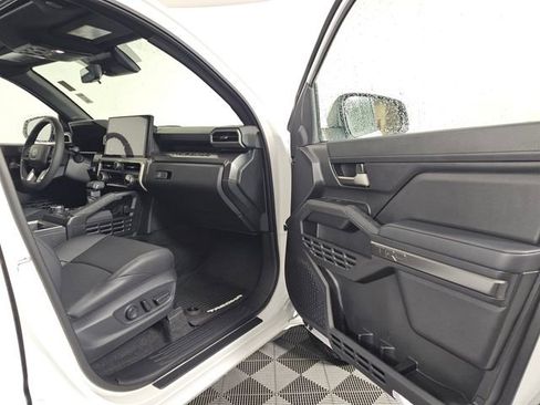 Used 2025 Toyota Tacoma 4x4 Double Cab Hybrid image 12