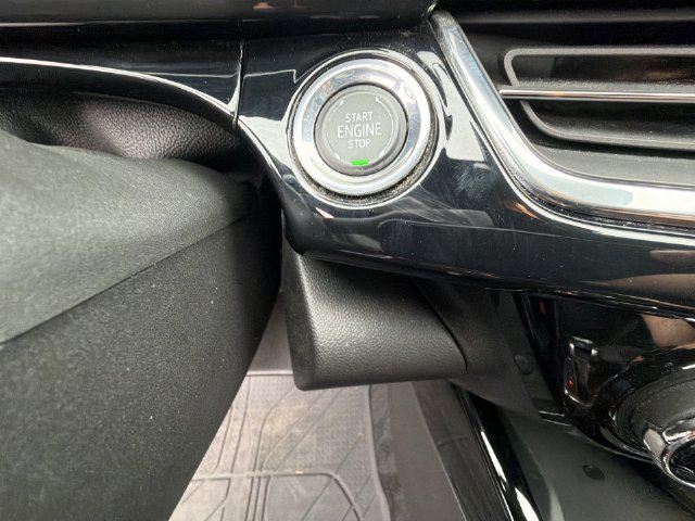Certified 2024 Chevrolet Trax RS w/ Sunroof Package FWD image 17