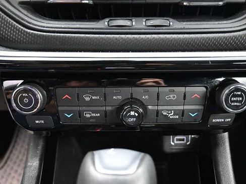 Used 2025 Jeep Compass Trailhawk image 25