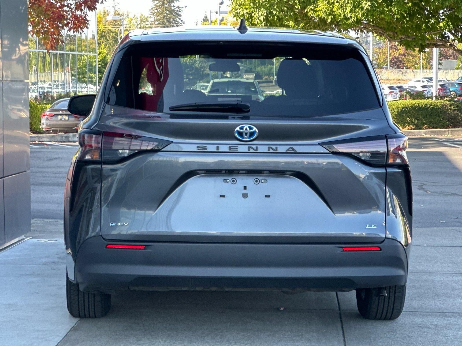 Used 2025 Toyota Sienna LE FWD image 4