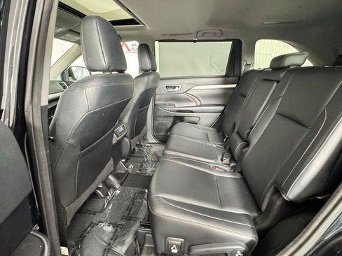 Used 2018 Toyota Highlander XLE AWD/4WD image 34
