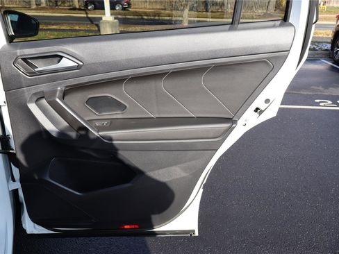 Used 2023 Volkswagen Tiguan SE R-Line image 31