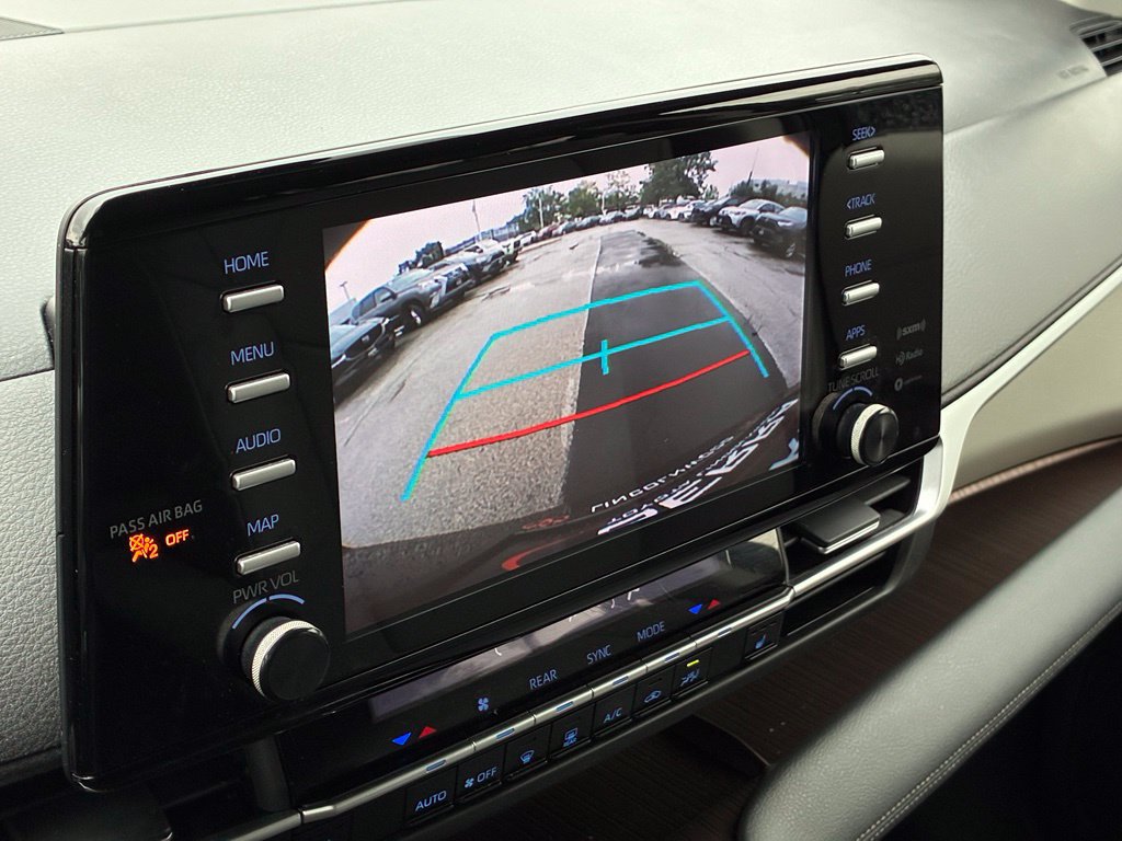 Used 2023 Toyota Sienna XLE FWD image 19