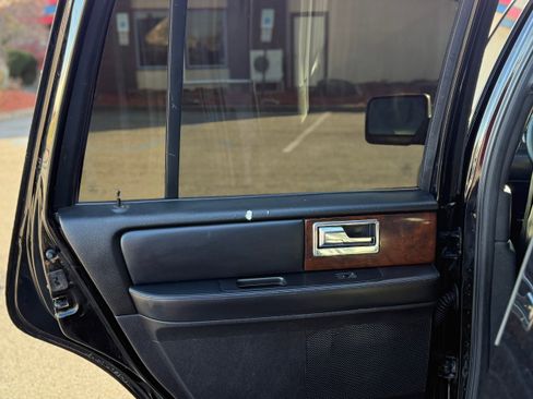 Used 2017 Lincoln Navigator Select image 23