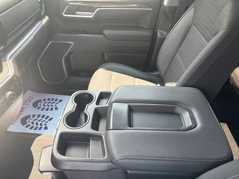 Used 2022 Chevrolet Silverado 1500 LT AWD/4WD image 24