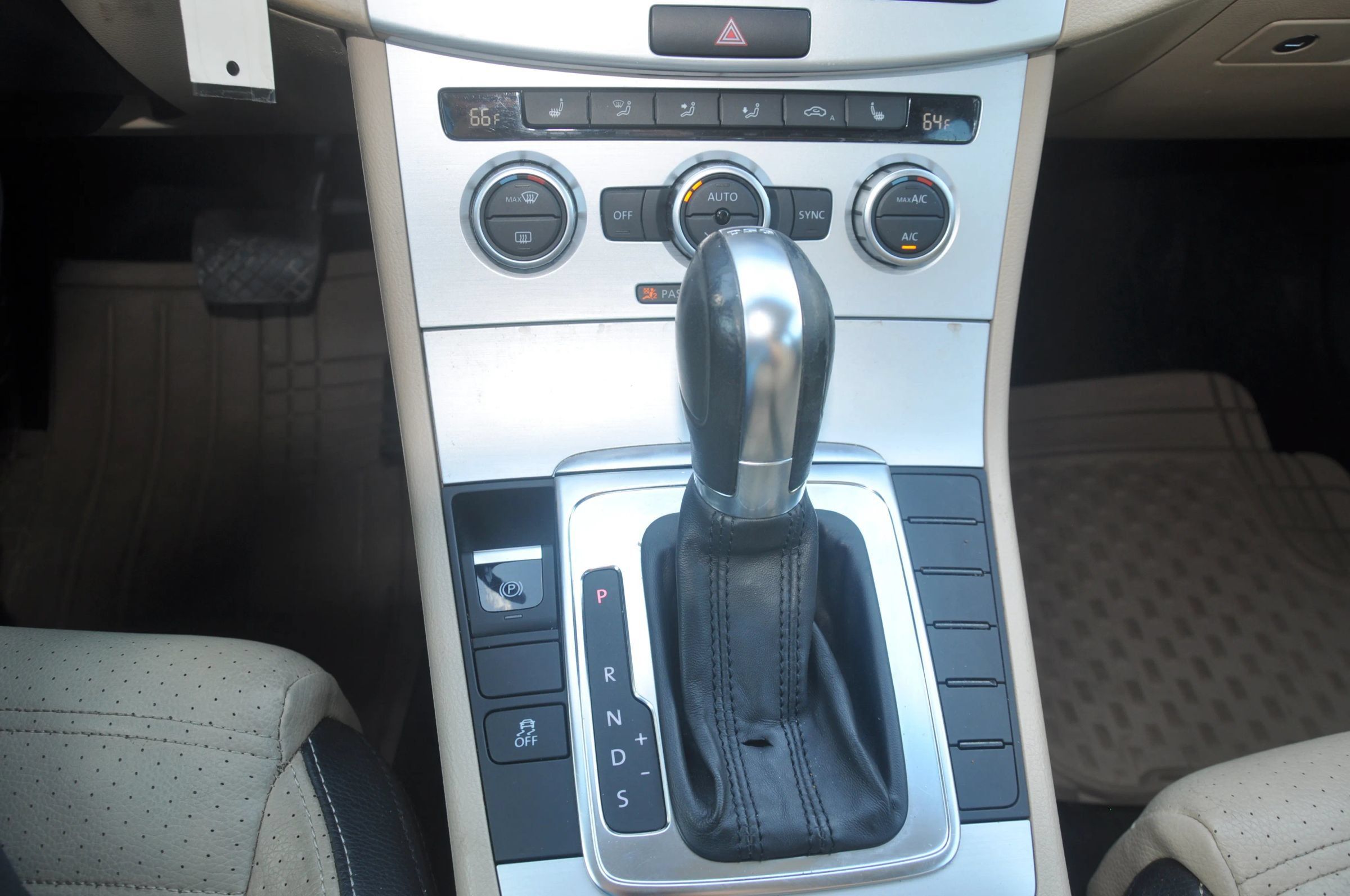 Used 2013 Volkswagen CC Sport FWD image 21