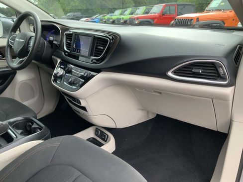 Used 2018 Chrysler Pacifica Touring Plus FWD image 63