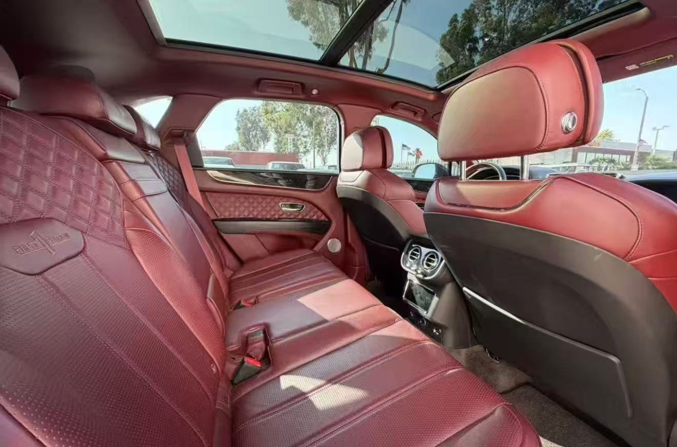Used 2021 Bentley Bentayga AWD/4WD image 9