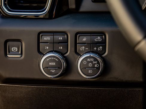 Used 2025 GMC Sierra 3500 Denali w/ Technology Package image 22