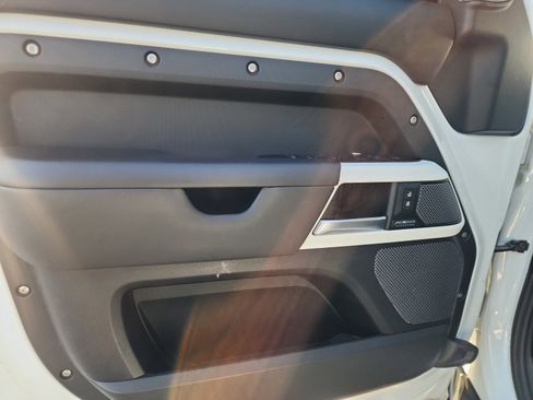 Used 2020 Land Rover Defender 110 HSE image 17