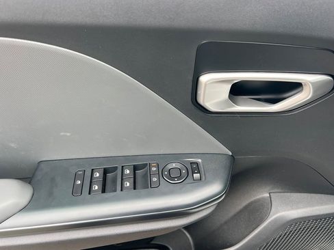 Used 2025 Kia K4 LX image 8