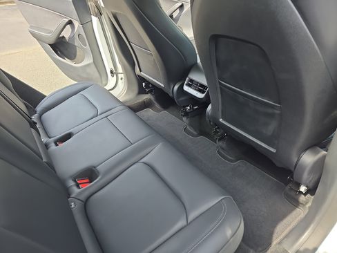 Used 2024 Tesla Model Y Long Range image 11