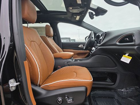 New 2026 Chrysler Pacifica Pinnacle image 35