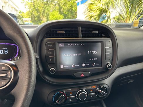 Used 2025 Kia Soul LX w/ LX Technology Package FWD image 17