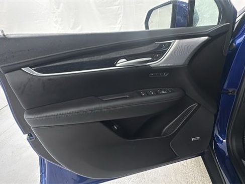 Used 2025 Cadillac XT5 Premium Luxury image 19