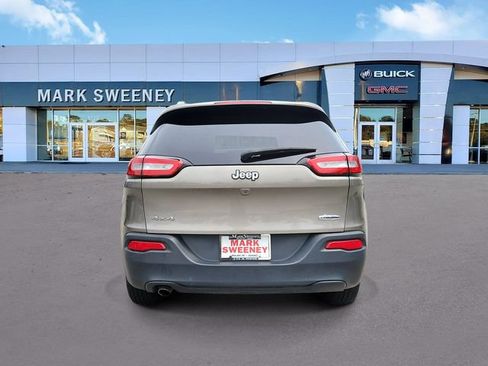 Used 2017 Jeep Cherokee Latitude AWD/4WD image 33
