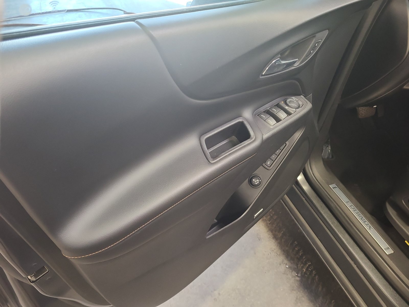 Used 2018 Chevrolet Equinox Premier FWD image 13