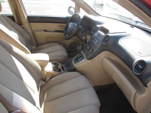Used 2007 Kia Rondo LX w/ Convenience Pkg image 27