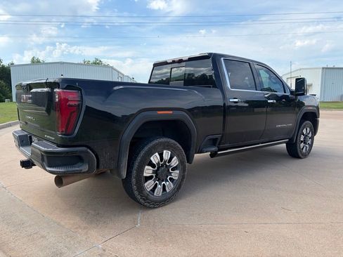 Used 2024 GMC Sierra 2500 Denali w/ Denali Reserve Package AWD/4WD image 3