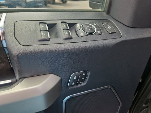 Used 2022 Ford F250 Lariat w/ Lariat Ultimate Package AWD/4WD image 23