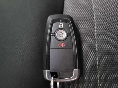 Used 2017 Ford Edge SE FWD image 32
