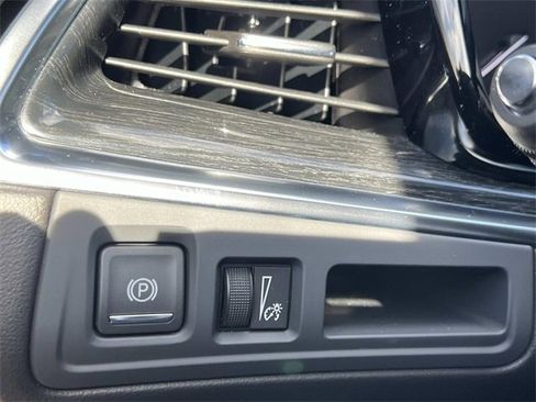 Certified 2022 Cadillac XT5 Premium Luxury w/ LPO, Floor Liner Package image 28