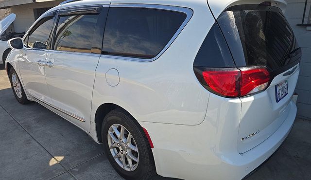 Used 2020 Chrysler Pacifica Touring-L FWD image 6