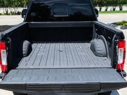 Used 2018 Ford F250 Lariat w/ Lariat Ultimate Package AWD/4WD image 32