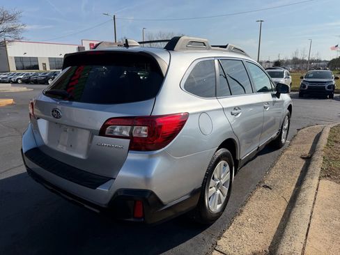 Used 2019 Subaru Outback 2.5i Premium image 7