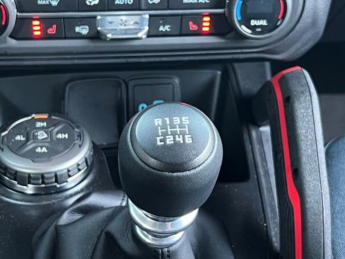 Used 2025 Ford Bronco Heritage Edition AWD/4WD image 21