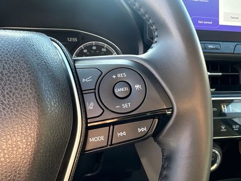 Used 2024 Toyota Venza XLE image 30