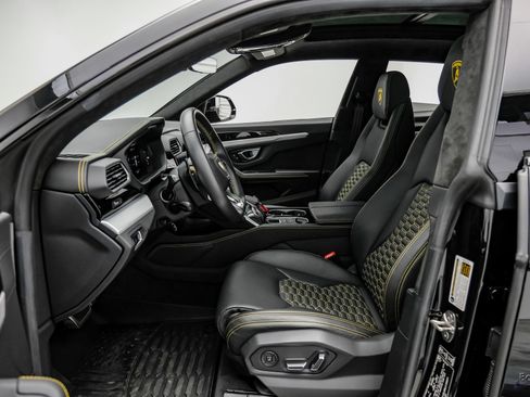 Used 2022 Lamborghini Urus AWD/4WD image 36