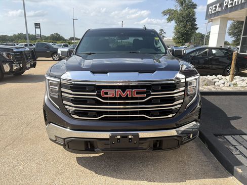 Used 2023 GMC Sierra 1500 SLT AWD/4WD image 26