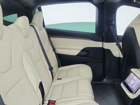 Used 2024 Tesla Model X image 23