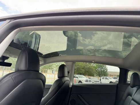 Used 2023 Tesla Model Y Long Range AWD/4WD image 18