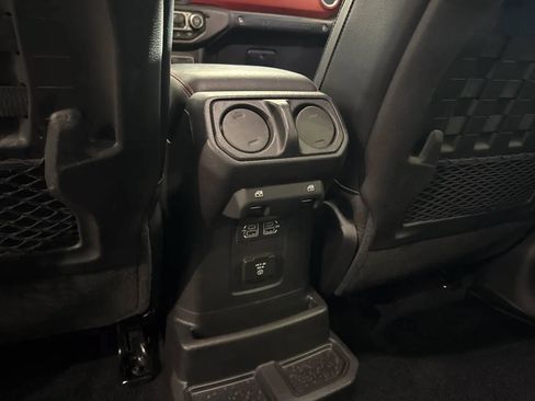 Used 2020 Jeep Wrangler Unlimited Rubicon AWD/4WD image 32