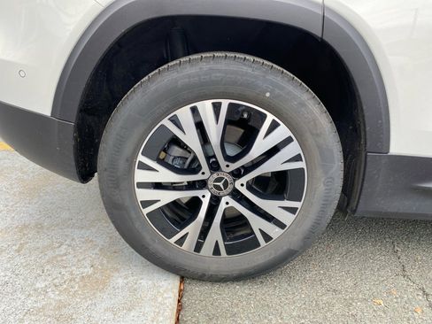 Used 2025 Mercedes-Benz GLB 250 4MATIC image 23