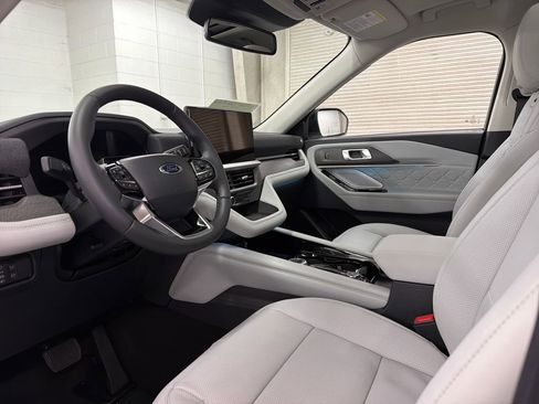 New 2026 Ford Explorer Platinum AWD/4WD image 6